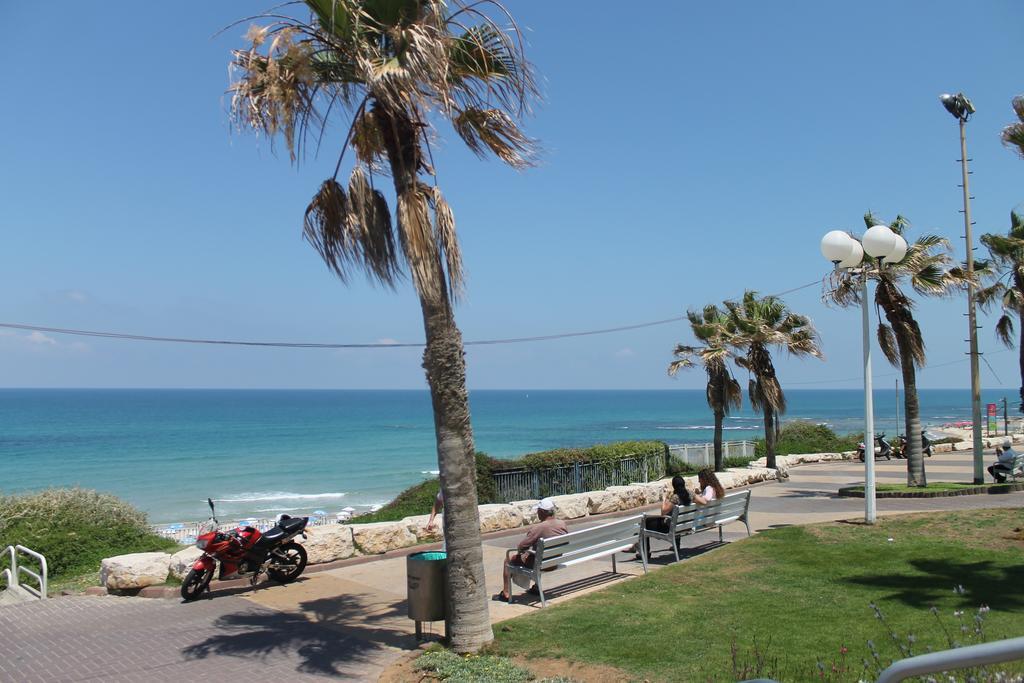 Haatzmaut Bat Yam Beach Екстер'єр фото
