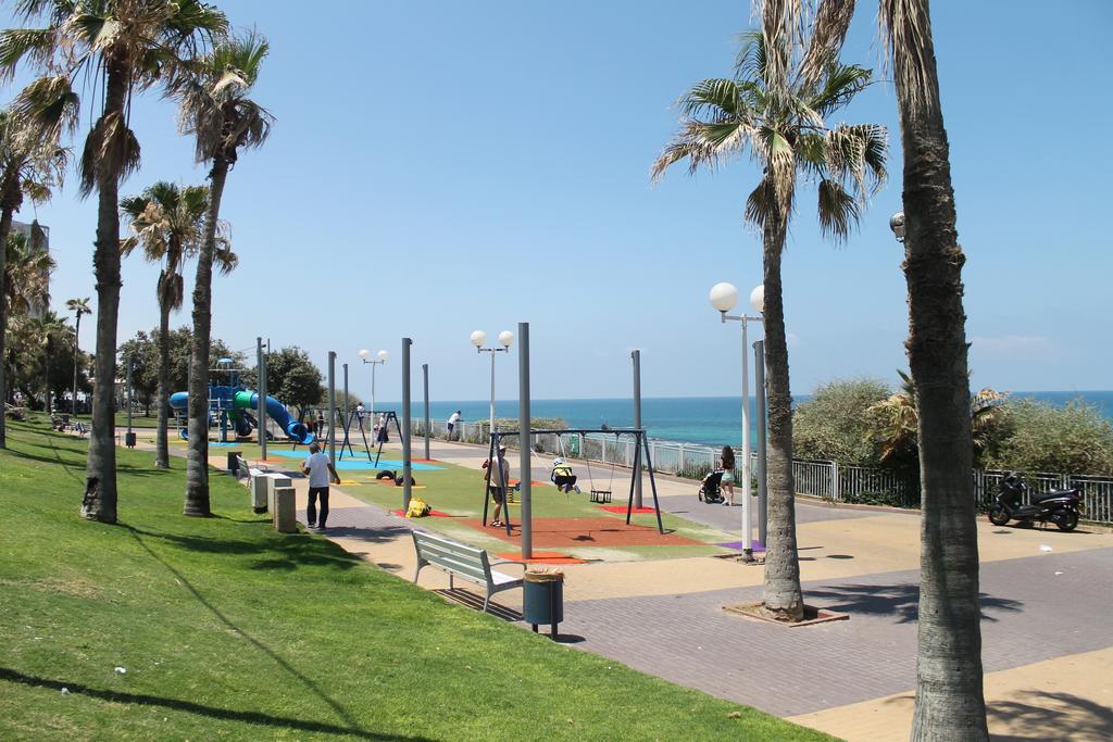 Haatzmaut Bat Yam Beach Екстер'єр фото