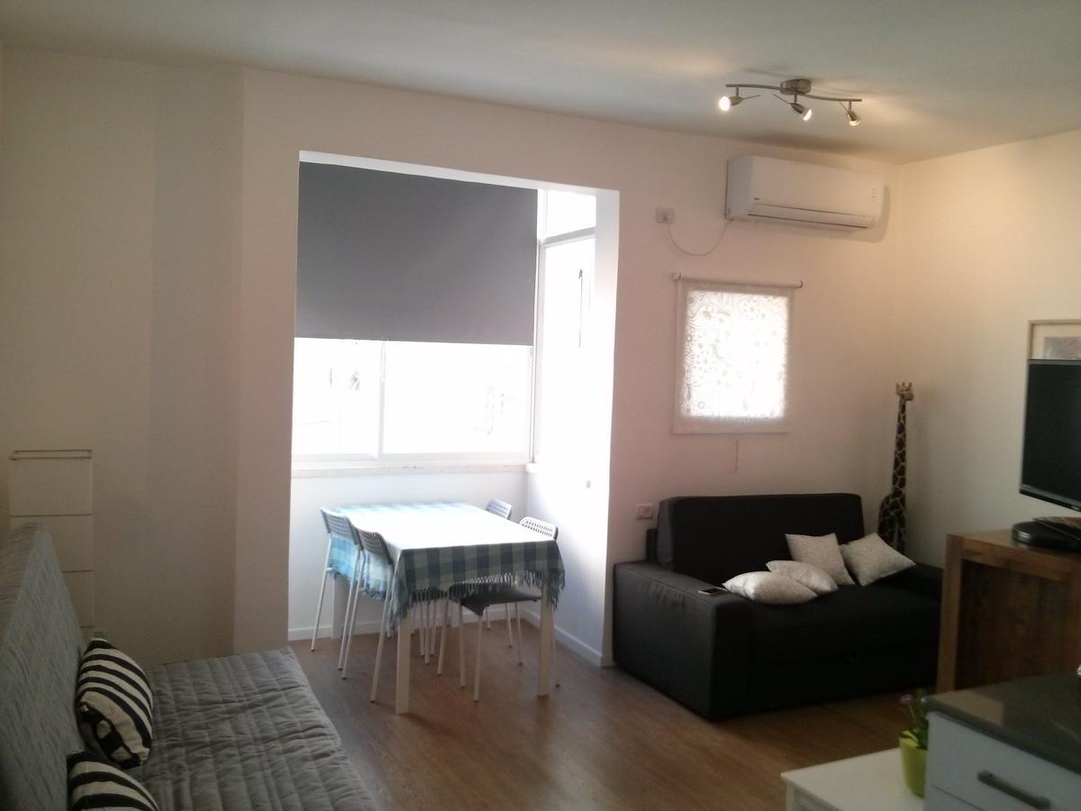 Haatzmaut Bat Yam Beach Екстер'єр фото